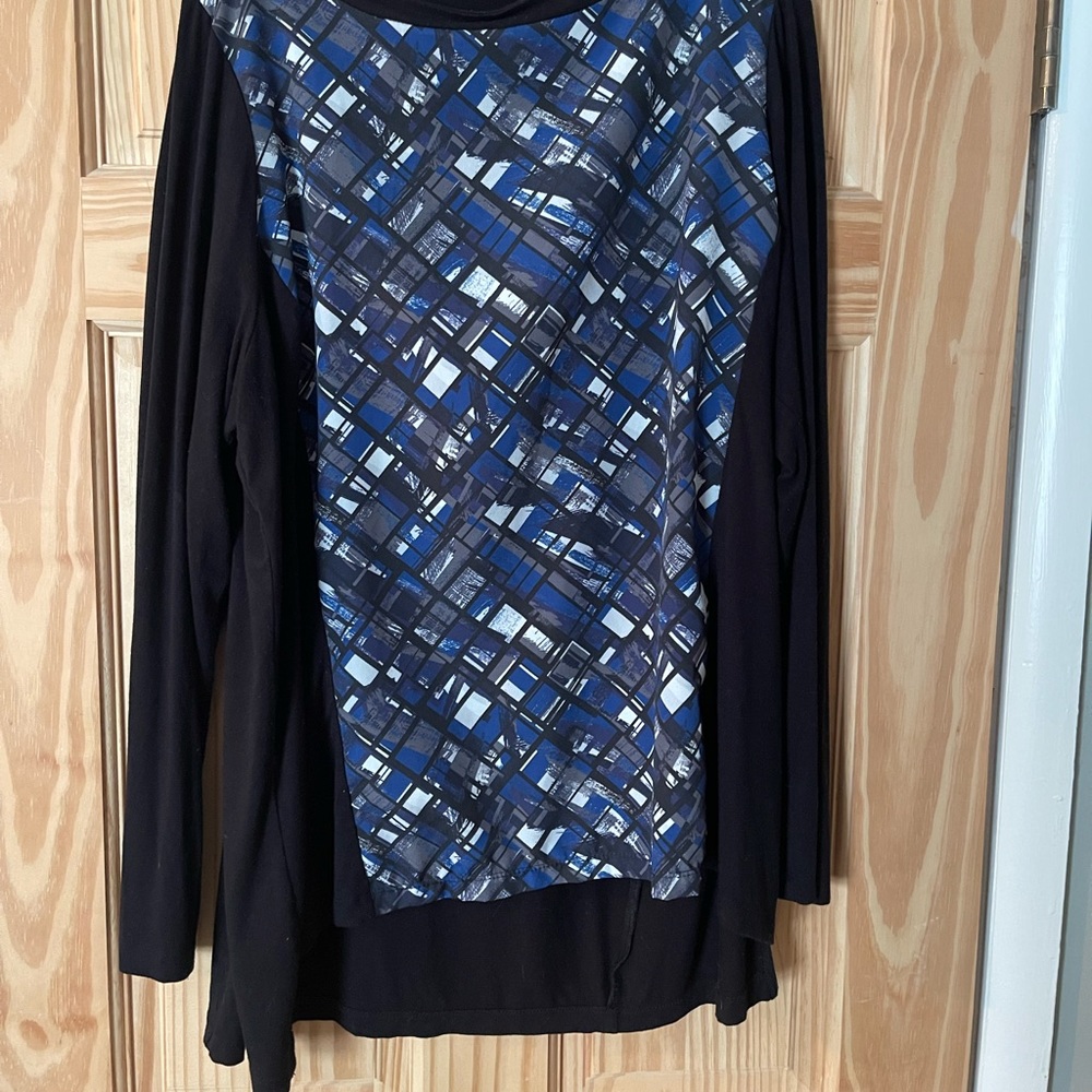 Blouse is an XL but it fits more like an XXL.